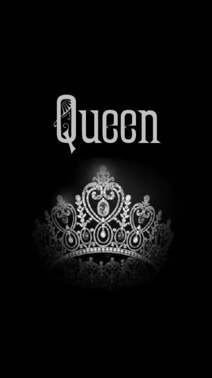 Black really sets this off! I love black!  Queens wallpaper