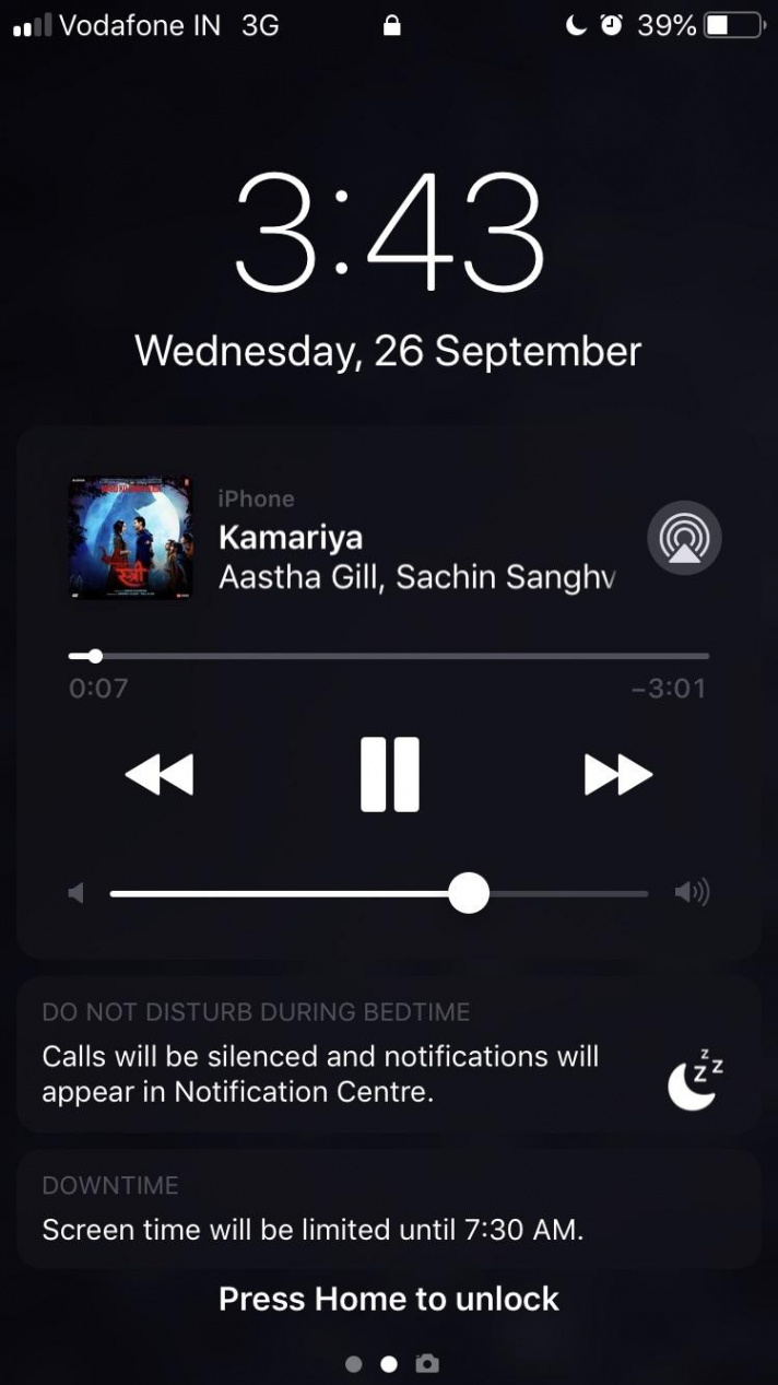 The perfect dark mode lockscreen : r/iphone