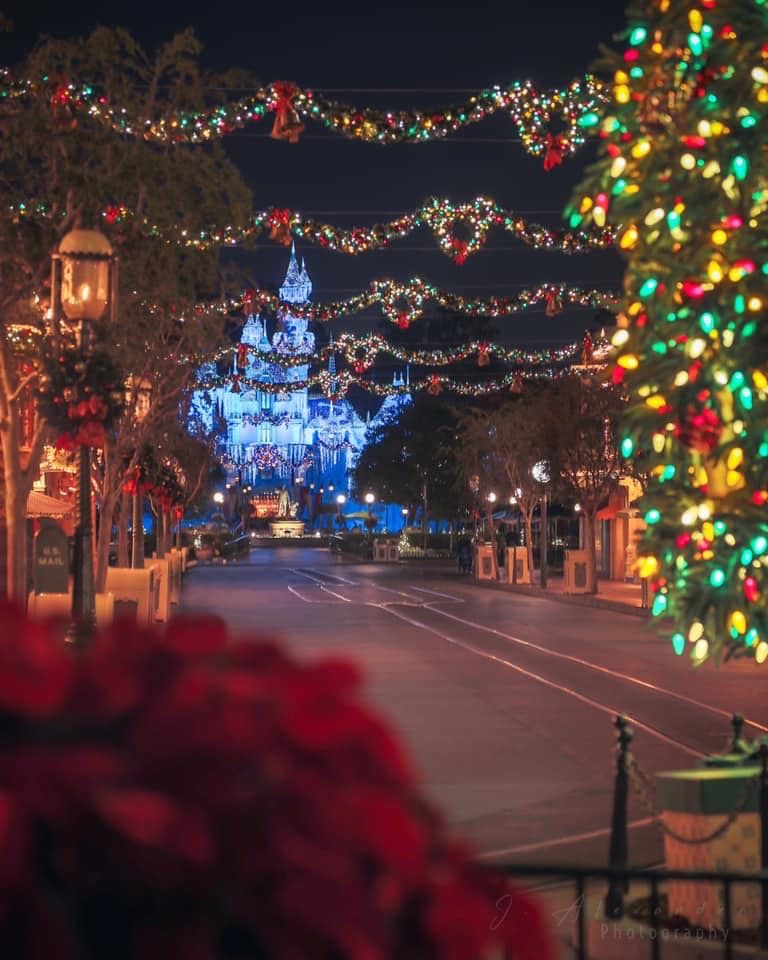 Disney Christmas Tree Wallpaper